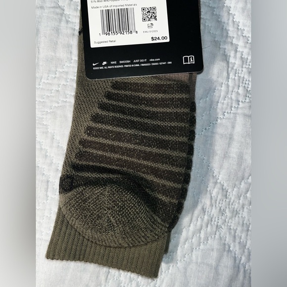 Nike Outdoor Crew Socks 1 Pair Men 8-12 Wmn 10-13 Black Gray w Logo Wool Blend - Picture 7 of 7
